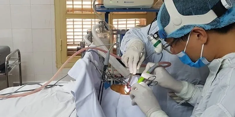 cần phẫu thuật cắt bỏ amidan