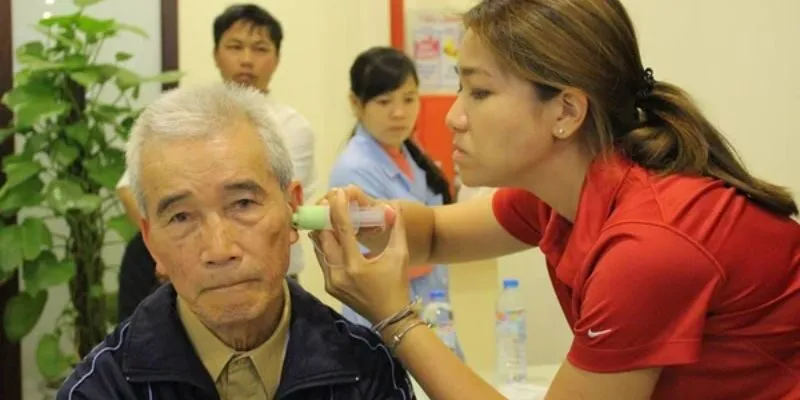 tặng máy trợ thính